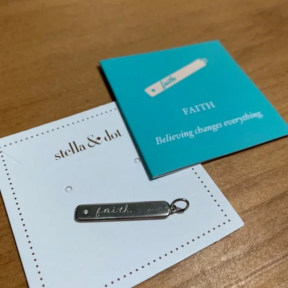 Faith Script Charm - Picture 1 of 2